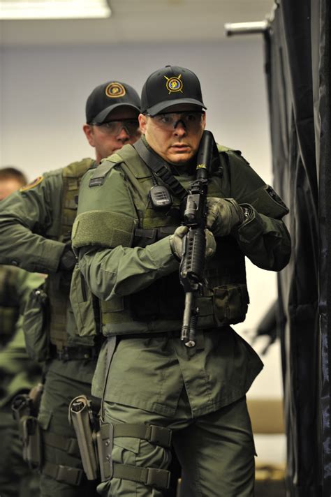 Air Force "Doc" moonlights as Spokane "SWAT" > Air Force Medical