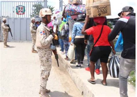 Cientos De Haitianos Abandonan El País Por Frontera Dajabón