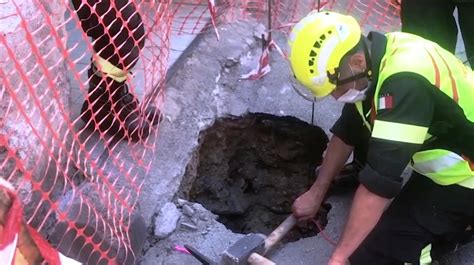 Palermo Voragine Profonda Metri In Strada Video