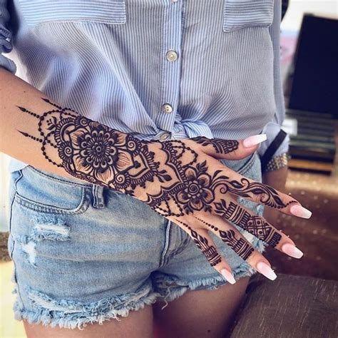 Pin By Mickey Breezy On My Photos Henna Tattoo Designs Simple Henna