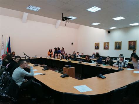 Ученическа конференция „Мога и знам философия“ бе открита в ЮЗУ „Неофит ...