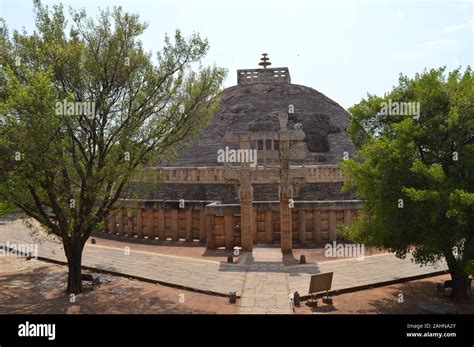 Sanchi Stupa Sanchi Madhya Pradesh India Stock Photo Alamy