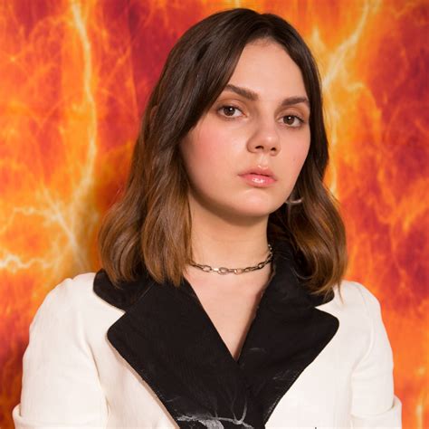 Dafne Keen Refugees