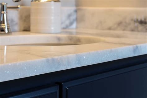 Shadow Storm Quartzite Bathroom Countertops Klassisch Badezimmer