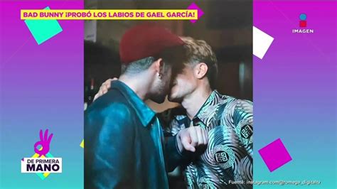 Tremendo Beso Entre Bad Bunny Y Gael Garc A De Primera Mano Youtube