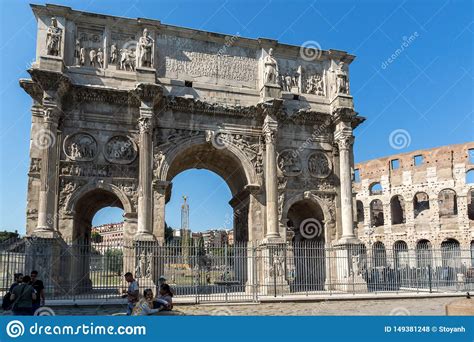 Arco Antiguo De Constantina Cerca De Colosseum En La Ciudad De Roma