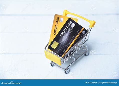 Compra Em Linha Cart O De Cr Dito Em Um Carrinho De Compras No