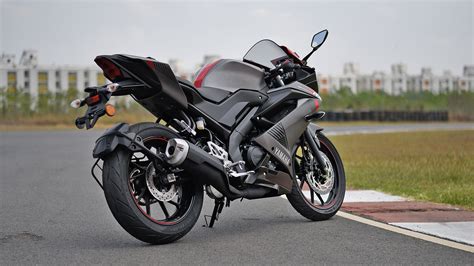 Yamaha Yzf R V Std Bike Photos Overdrive