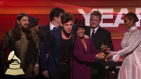 Mark Ronson Bruno Mars Record Of The Year Th Grammys Youtube