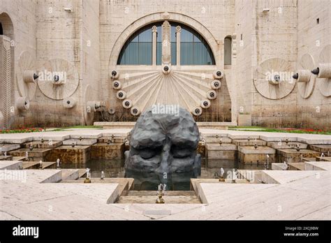 The Visitor A Sculpture By David Breuer Weil At The Cascade Complex In