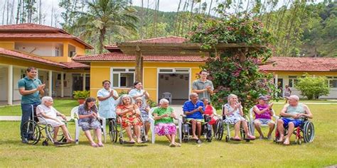 Asilo Abrigo Lar de idosos Casa de repouso Clínica geriátrica é a