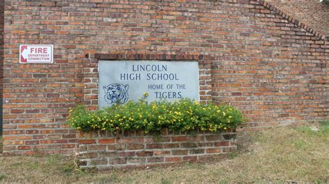 Original Lincoln High School Receives Historical Marker The Famuan