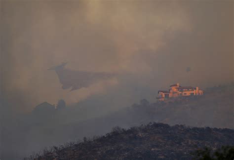 San Diego Wildfire 9 Deadly Fires Burn 9095 Acres Thousands Of Homes