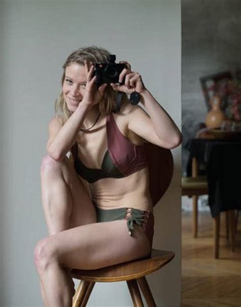 LINGERIE ET MAILLOTS DE BAIN MODELES POUR TOUTES MORPHOLOGIES