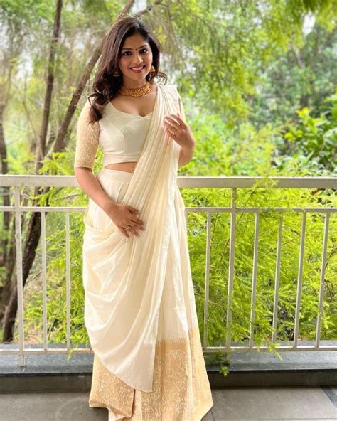 Pin By Harsha Babu On Onam Skirt And Top Onam Outfits Onam Outfits