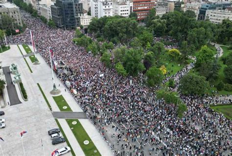 Počeli masovni protesti u Srbiji Desetine hiljada građana okupilo se u