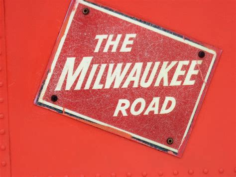 Eddie's Rail Fan Page: The former Milwaukee Road corporate railroad logo.