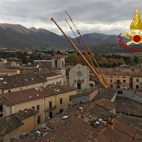 Coperte Met Rovine Basilica Norcia Europa