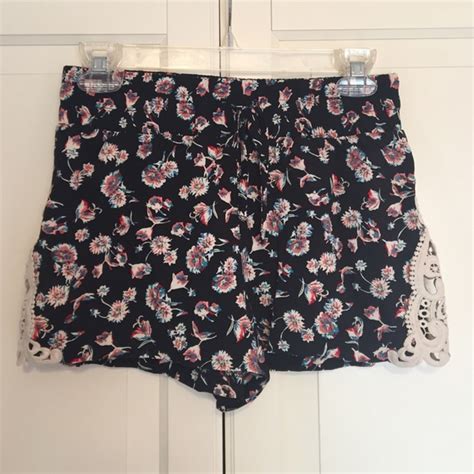 65 Off Xhilaration Pants Floral Flowy Shorts From Ginamaries