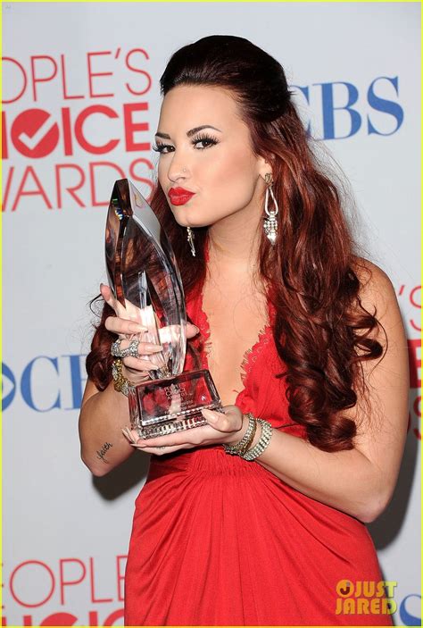 Demi Lovato Peoples Choice Awards 2012 Performer Photo 2616756