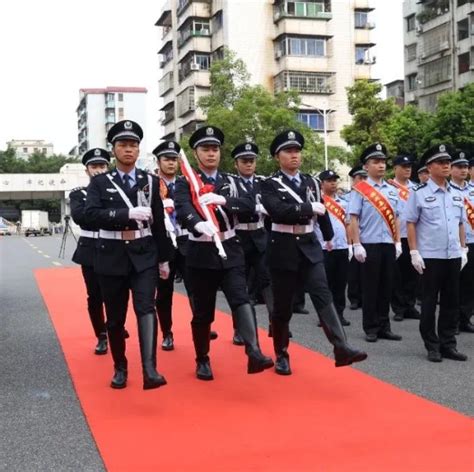 警旗飘扬 军歌嘹亮 ——佛冈县公安局举行8月升旗仪式 佛冈县政府门户网站