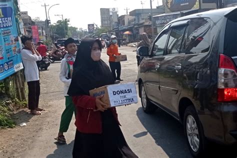 Warga Tegal Jateng Turun Ke Jalan Galang Dana Untuk Palestina