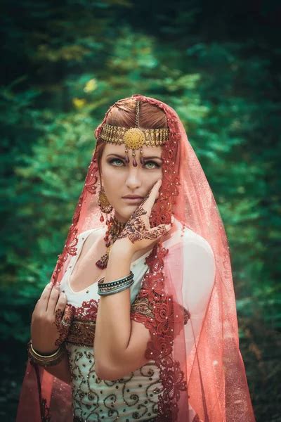 Beautiful Young Indian Woman In Traditional Clothing Stock Image