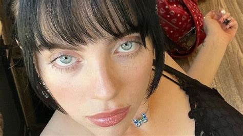 Respira profundo para ver la foto de Billie Eilish en bikini que elevó