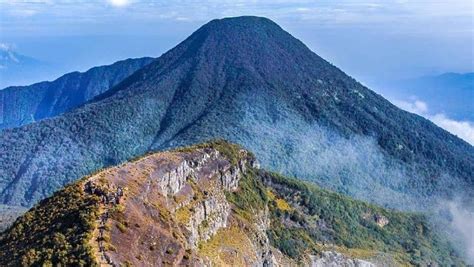 Rekomendasi Gunung Di Jawa Barat Yang Jadi Favorit Para Pendaki