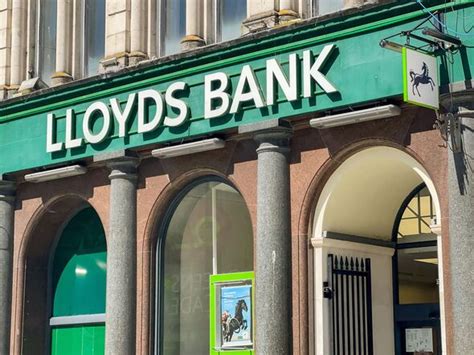 Lloyds Announces 1600 Job Cuts As Bank Plans Major Shift Towards