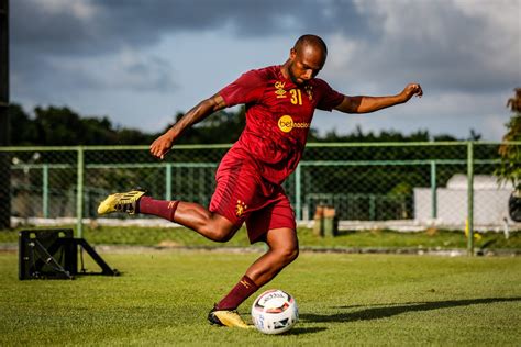 Staff De Ronaldo Henrique Diz Que Jogador Quer Ficar No Sport Mas