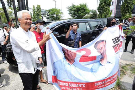 Pendukung Prabowo Gibran Bentangkan Spanduk Di Hadapan Ganjar Ujungnya