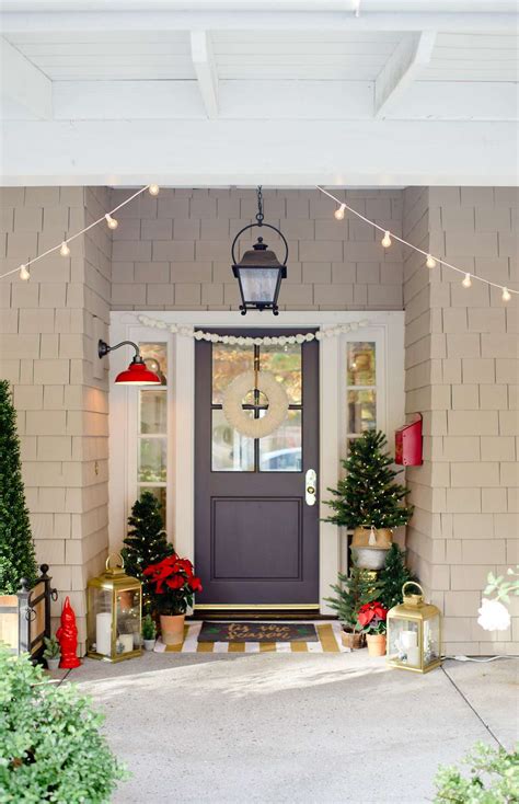 Pretty Front Porch Christmas Decorating Ideas For A Festive Welcome