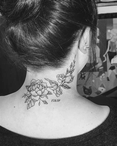 25 Tiny Back Of The Neck Tattoos To Inspire Your Next Ink Back Of Neck Tattoo Girl Neck