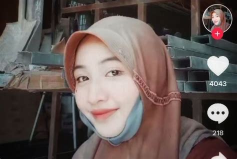 Viral Siswi Sma Cantik Ini Tak Malu Jadi Kuli Angkut Semen Di Salah