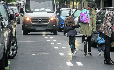 Llevar A Los Ni Os Al Colegio En Coche Un H Bito Peligroso El Correo