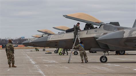 F 22 Pilots Compete For Revived Mitchell Trophy Air Race With A Focus