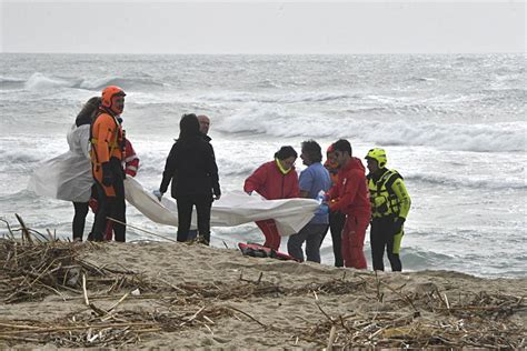 Al Menos 40 Migrantes Mueren Tras Un Naufragio En La Costa De Italia