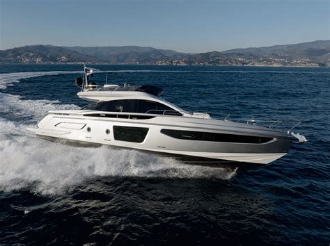 Azimut Conto Alla Rovescia Per Il Dubai International Boat Show