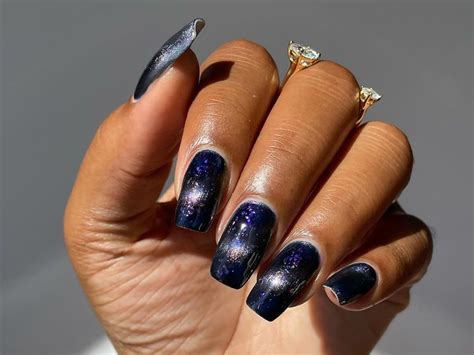 How To Apply Magnetic Nail Polish For An Insta Worthy Velvet Mani