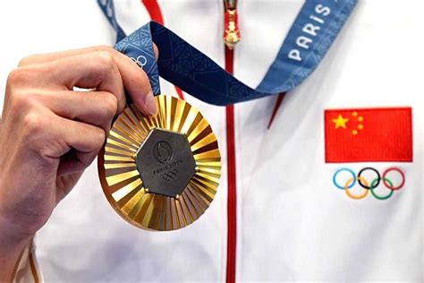 Gold Medalist Sheng Lihao Of China Poses For Photos During The Awarding