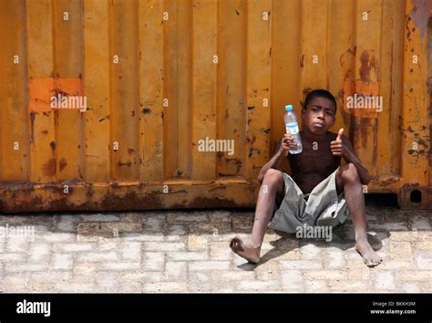 Starving african child hi-res stock photography and images - Alamy