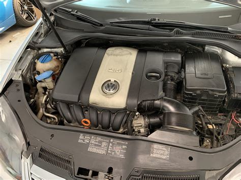 First Quick Pass On An Engine Bay Of A 2006 Vw Jetta With 183 700mi R Detailing