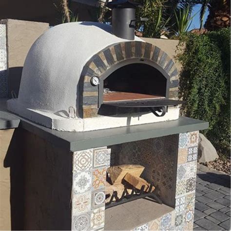 An Outdoor Pizza Oven Is Shown On The Patio