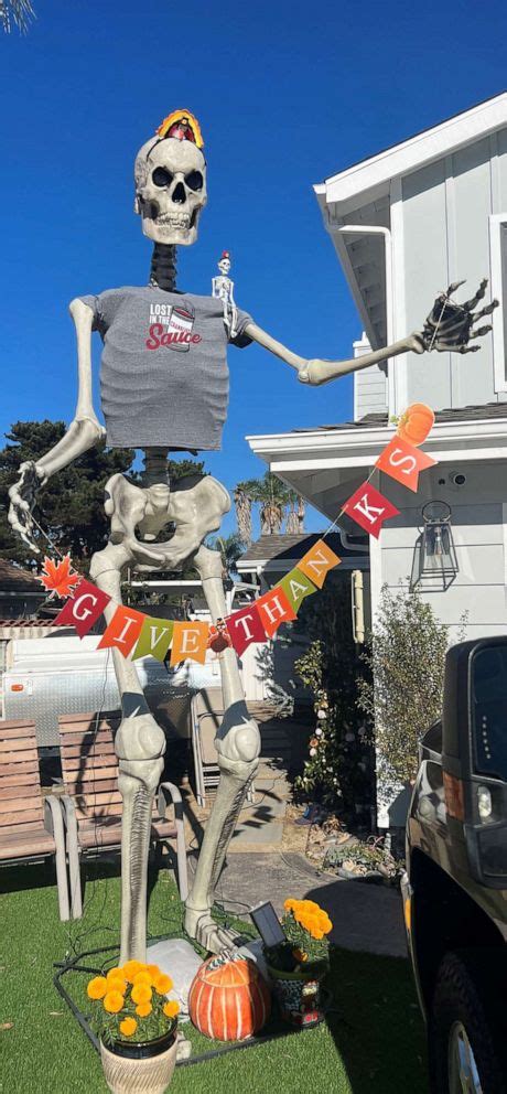 Halloween Skeletons Get Decked Out For Thanksgiving Good Morning America