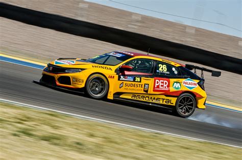 Pezzini Hizo La Pole Y Va Por El T Tulo En El Tcr South America