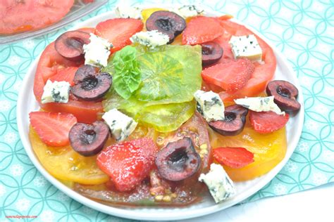 Salade de tomates fraises cerises fromage Ramène la Popotte