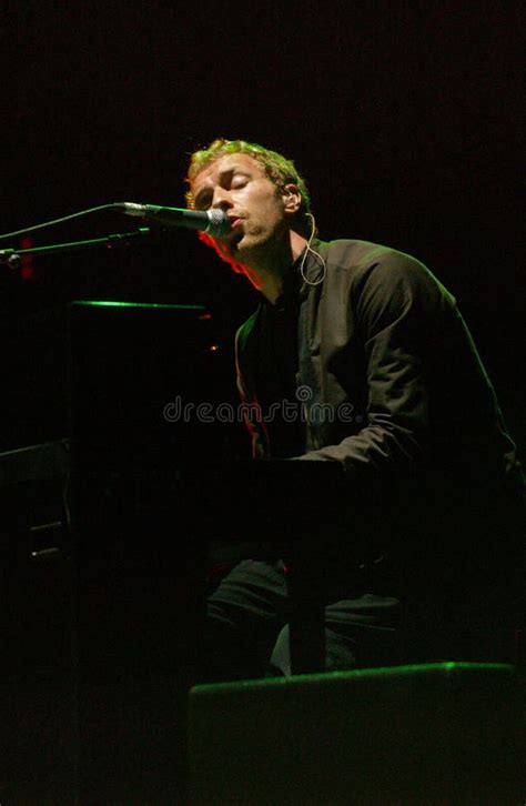 Live Concert Of Coldplay At The Arena Twisted Logic Tour The Singer