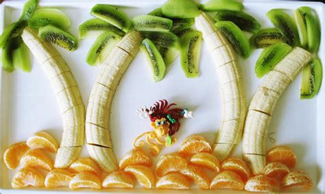 Comida Divertida para Niños Un plato de fruta encantador