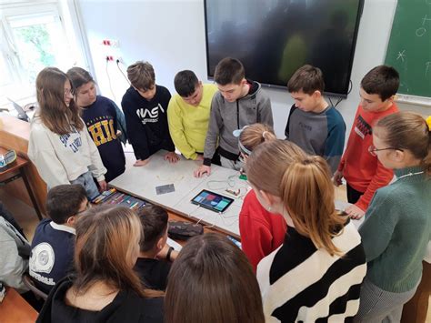 Einstein Tablet 3 na lekcji chemii Szkoła Podstawowa nr 1 w Kielcach